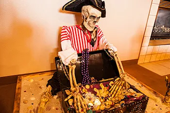 Pirate Suite with treasure chest and maritime decorations