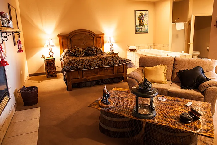 Pirate Suite hot tub with nautical theme